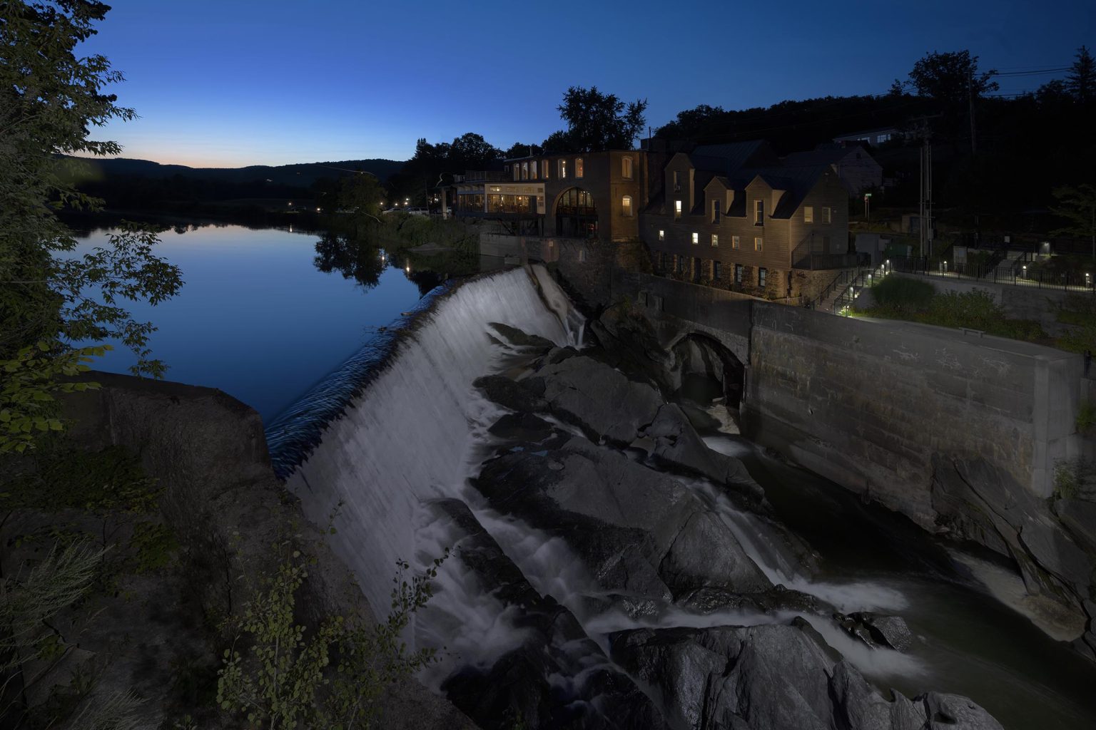 Quechee Vermont, Mill Pond, Ottauquechee River, Dam, Simon-Pearce Glass, Night Photography, Light painting